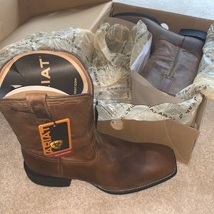 Mens Ariat Heritage Roper Wide Square Toe boots